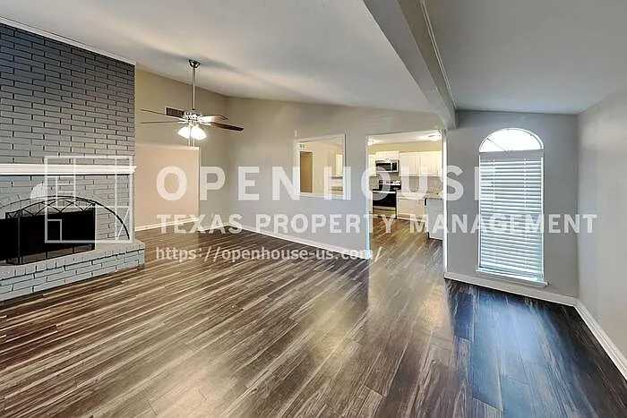 3 bed, 2.0 bath, 1388 sqft, $2,045 — Photo 3