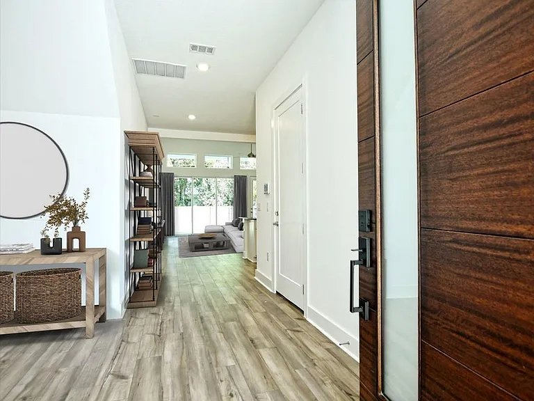 402 Zennia St — Photo 3