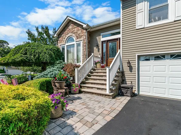 14 Metedeconk Rd, Howell, NJ 07731