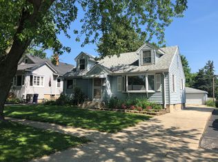 658 Hartwell Ave, Elgin, IL 60120