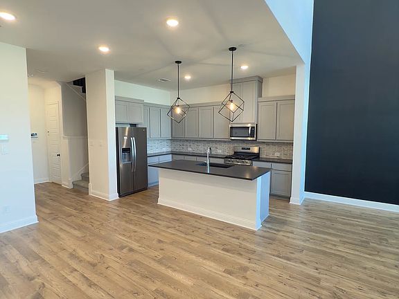 3rd image of 2549 Brunswick Way