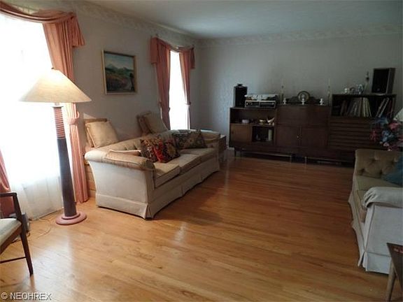 5th image of 6783 Hickory Hill Dr