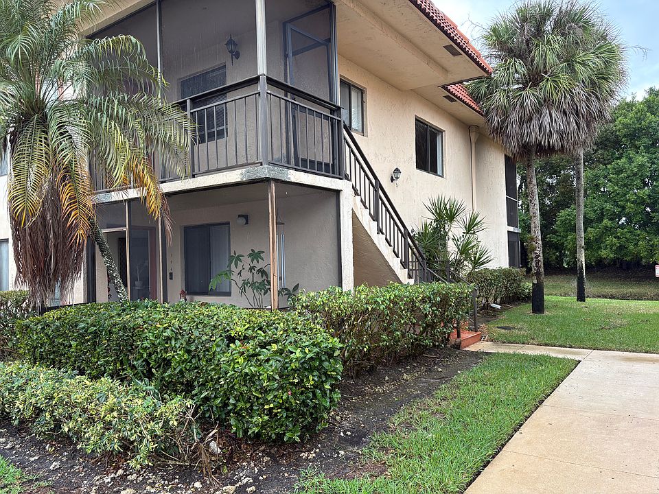 1st image of 341 Lakeview Dr APT 104