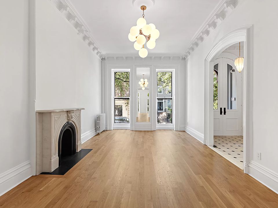 1st image of 105 Cambridge Pl