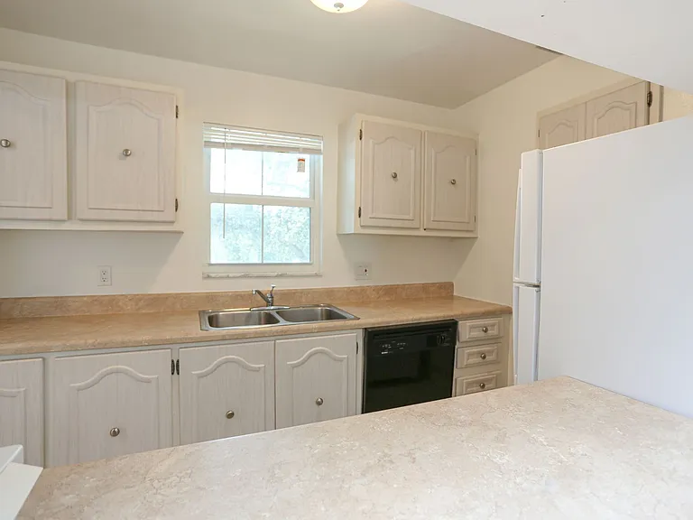 221 Cypress Way E #201 — Photo 4