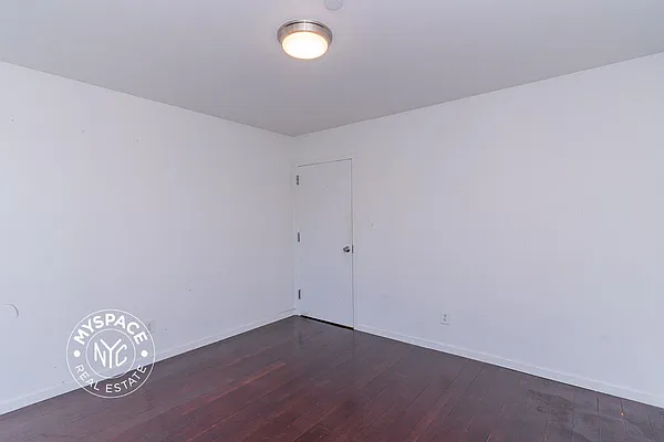 Rented by MySpaceNYC | media 24