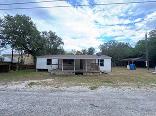177 Cherokee Trl, Lakehills, TX 78063