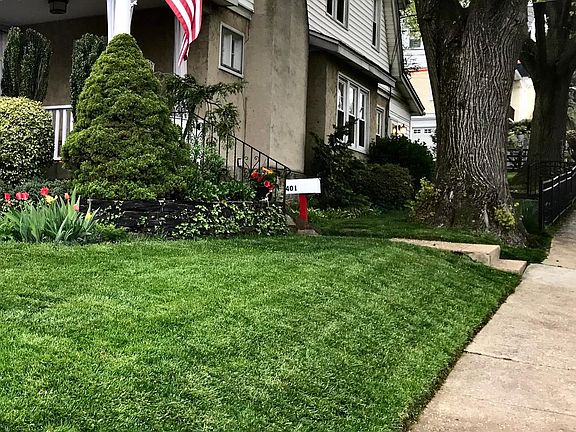 401 FRONT YARD AND ENTRANCE