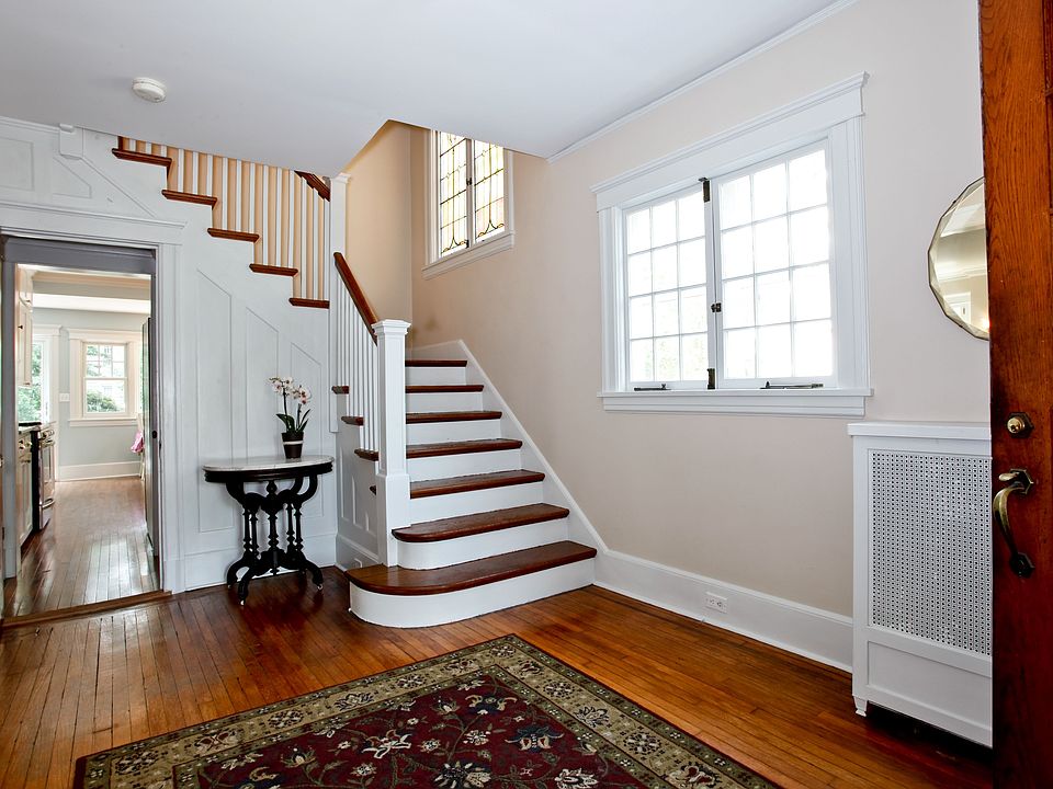 1st image of 9 Maplewood St