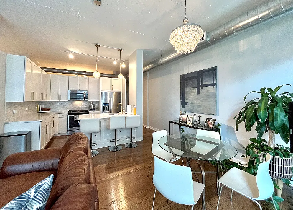 2 bed, 1.5 bath, 1050 sqft, $3,600 — Photo 1