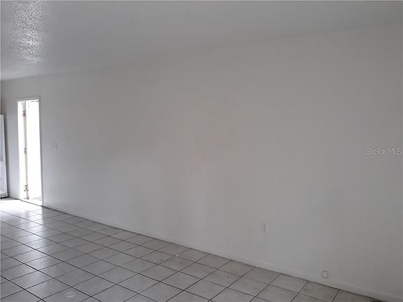 5th image of 907 E 108th Ave
