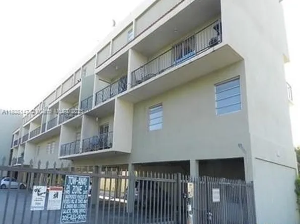 10000 NW 80th Ct, Miami Lakes, FL 33016