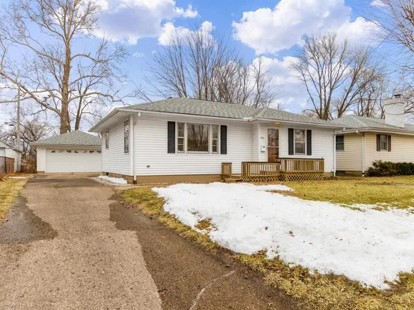 1413 Charlotte St, Pekin, IL 61554
