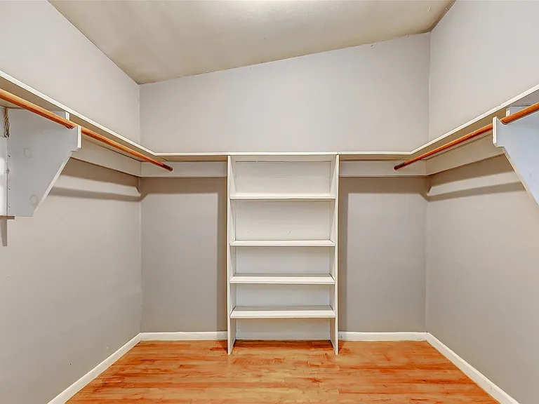 5519 Burlinghall Dr — Photo 8