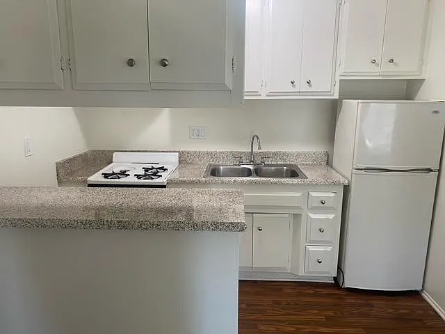 901 Palmbrook Dr #8 — Photo 4