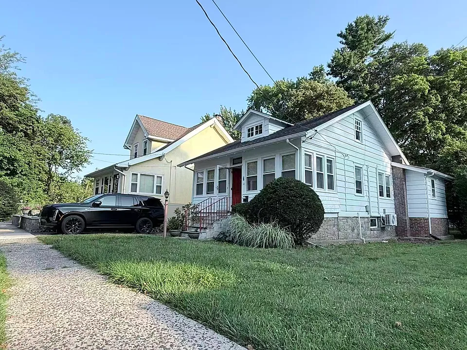 2 Valois Pl