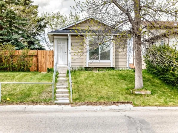 36 E Castleglen Way NE, Calgary, AB T3J 1T3