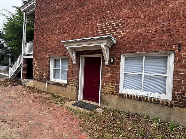 400 W Marshall St #A — Photo 10