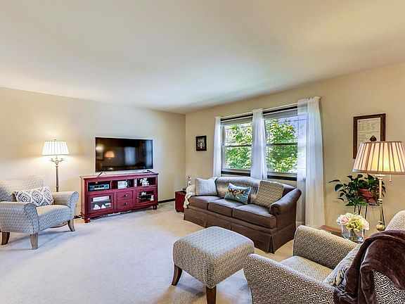 4th image of 4385 Rock Cove Dr