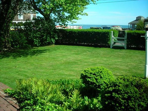  private yard/ water views