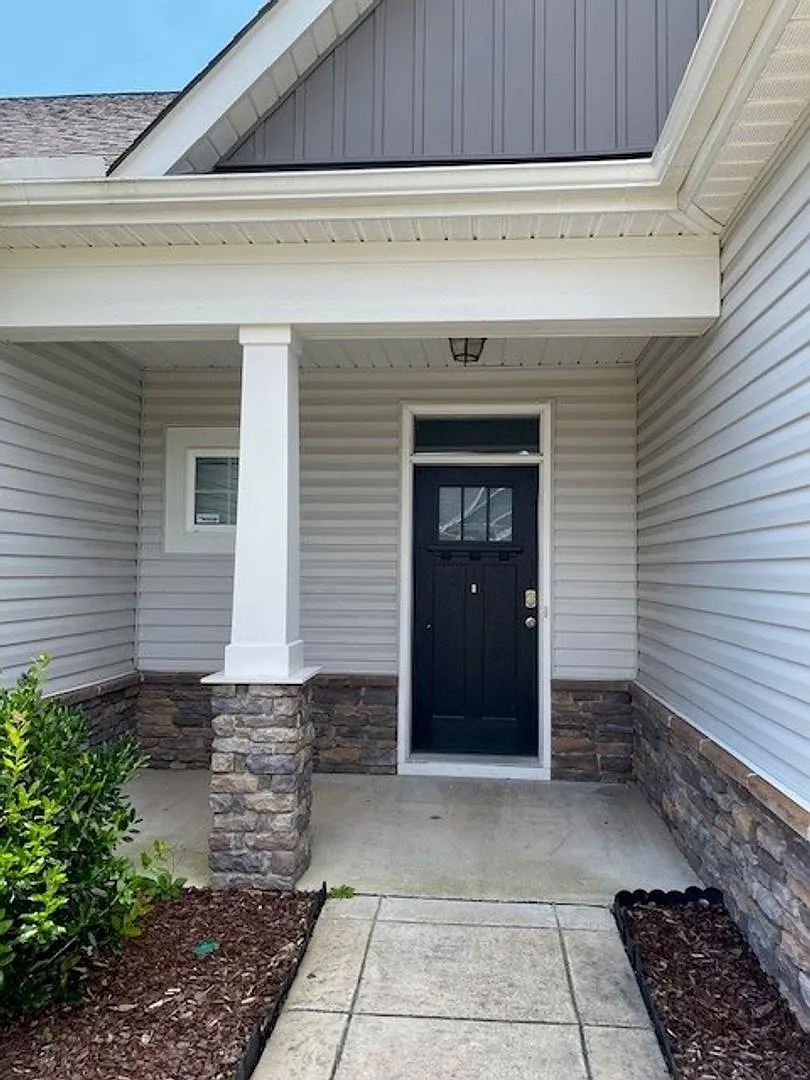 Welcome to this stunning 3 bedroom, 3 bathroom home located in the desirable Wilmington, NC area. — Photo 4