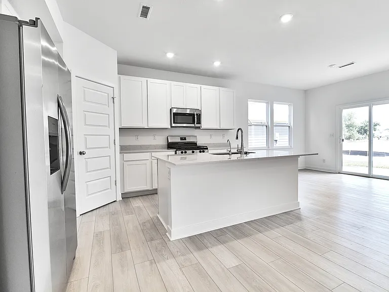 425 Eisenhower St — Photo 40