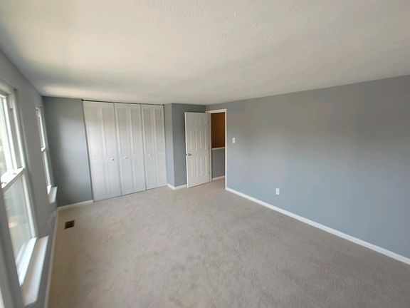 5th image of 512 Riggs Ct