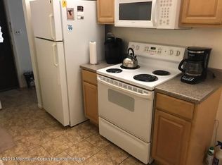 140 Amberly Dr UNIT F, Manalapan, NJ