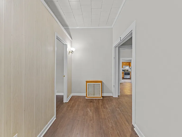316 Bowen St — Photo 10