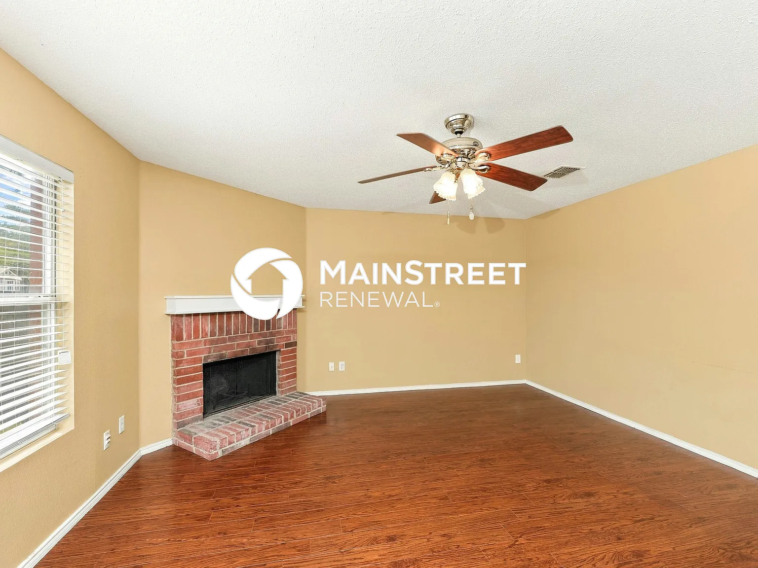 1444 Daisy Dr — Photo 4