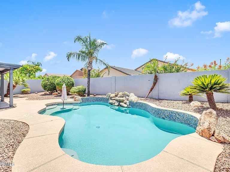 1113 E Betsy Ln — Photo 37