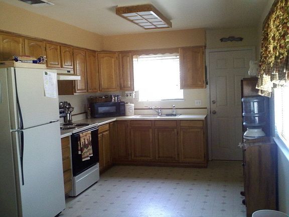 Large upgraded kitchen