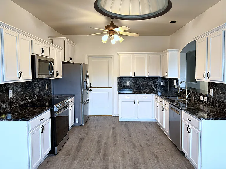 317 Sheridan Rd — Photo 9