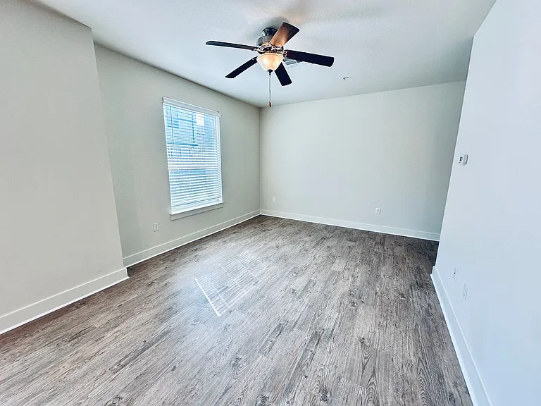 2216 Creekside Ln — Photo 11