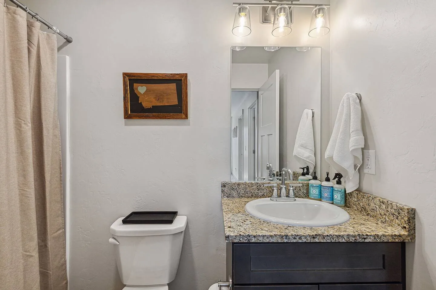 3 bed, 2.5 bath, 1992 sqft, $3,500 — Photo 4