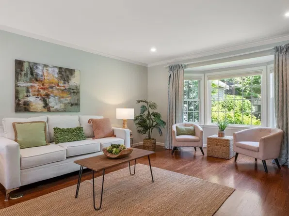 22 Floret Cir, Hingham, MA 02043