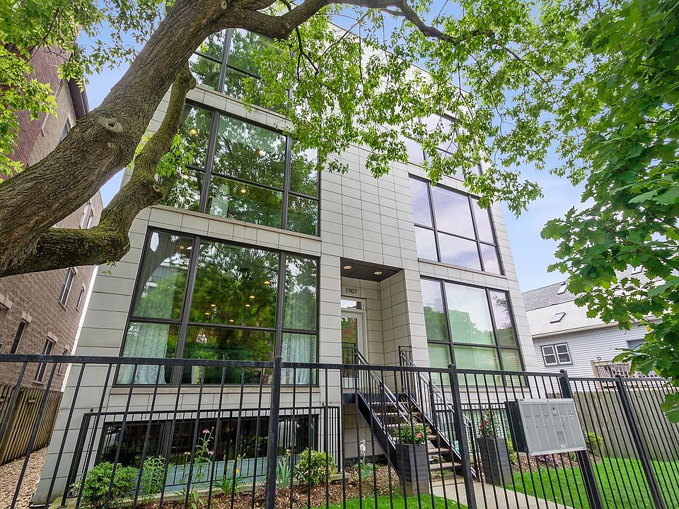 1st image of 1907 W Armitage Ave APT 1E
