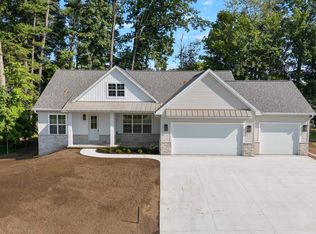 2128 N Gate Rd, Green Bay, WI 54313