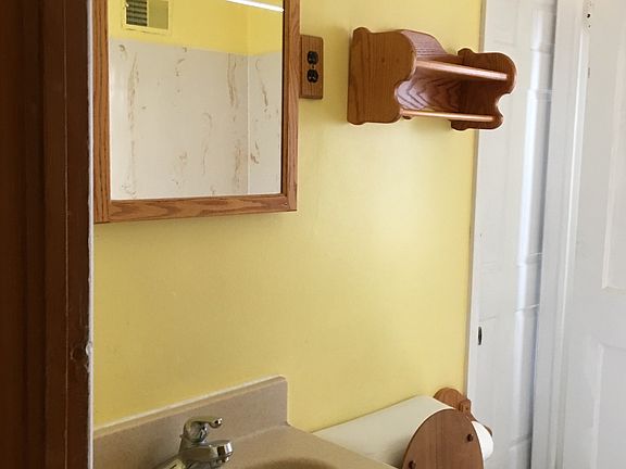 Bathroom with shower/tub