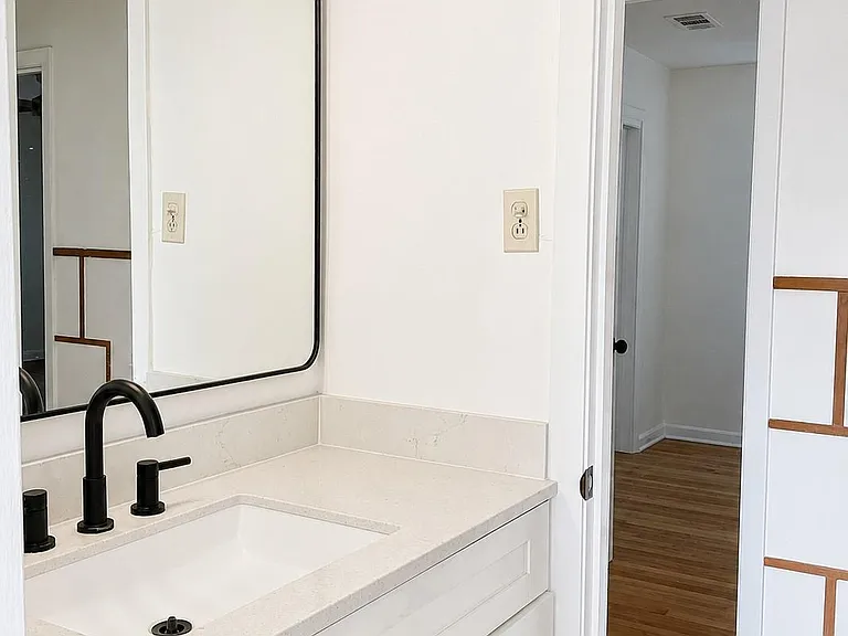 1008 Wright Blvd — Photo 8