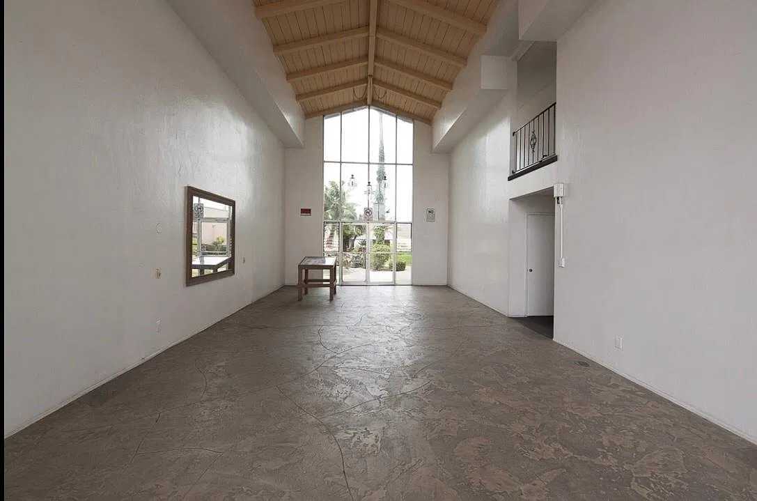 280 Moss St — Photo 4