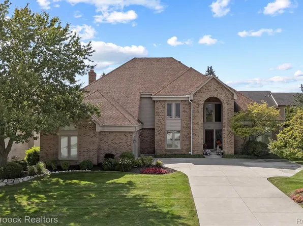 6612 Stonebridge E, West Bloomfield, MI 48322