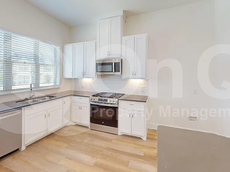 313 Buck Ridge Dr — Photo 4