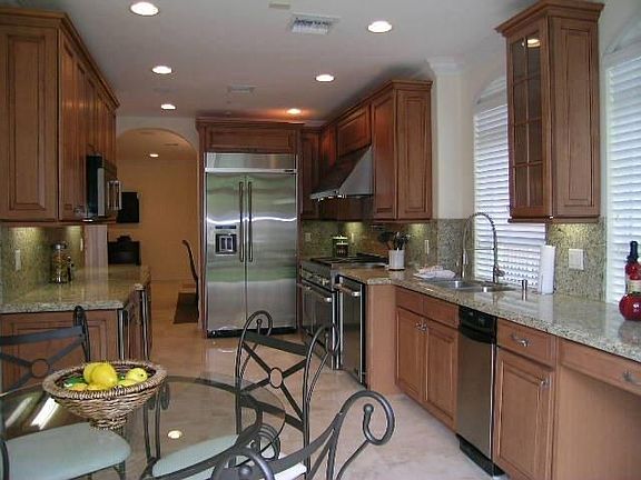 5th image of 903 NE 17th Way