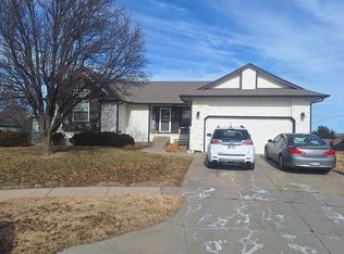 1748 E Oxford Cir, Derby, KS 67037