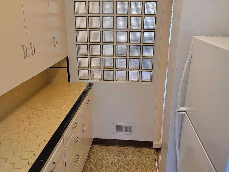 4325 NE Halsey St #9 — Photo 11