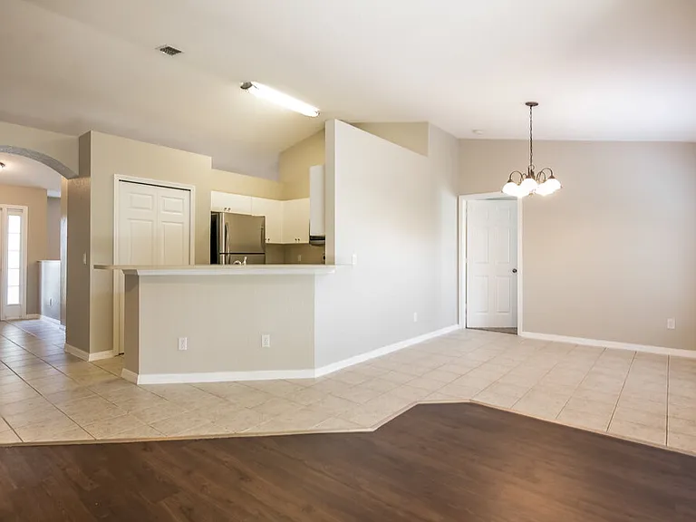 4417 SW 7th Ave — Photo 5