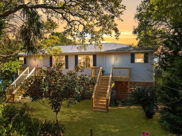 218 W Ashley Ave, Folly Beach, SC 29439