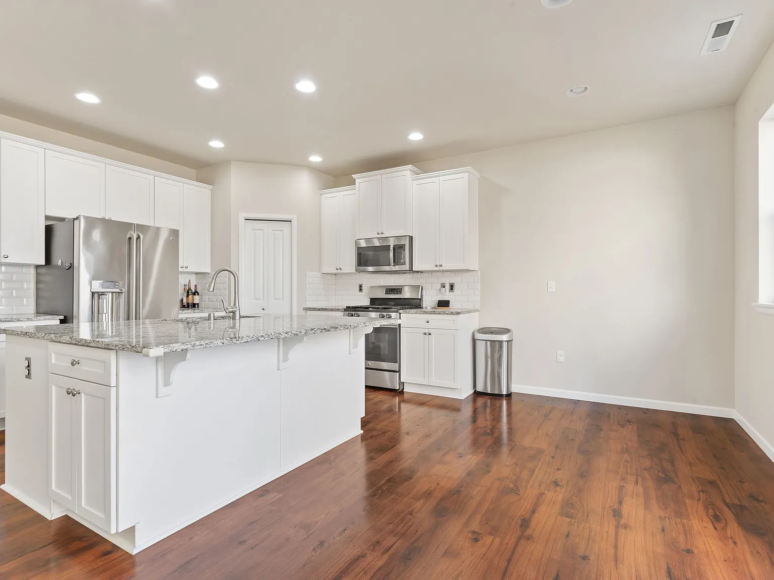4 bed, 2297 sqft, $3,300 — Photo 3