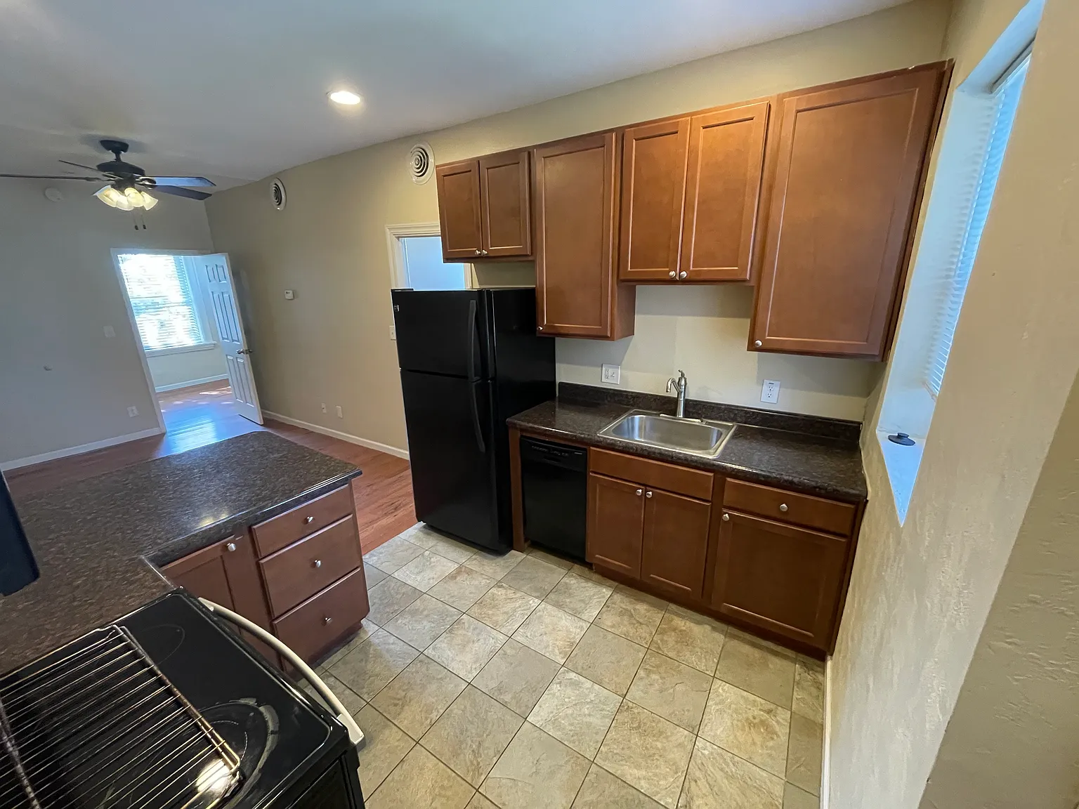 1 bed, 550 sqft, $950 — Photo 2